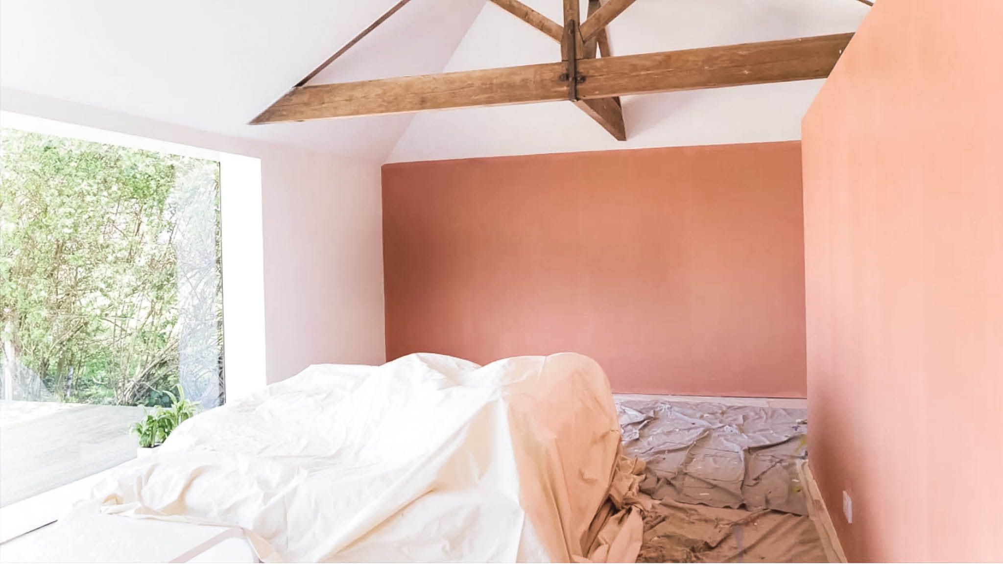 17.6 Protégez vos meubles de la peinture Si vous manquez de place pour déplacer tous vos meubles hors de la pièce, recouvrez-les d’une toile de protection ou d’une bâche en plastique.