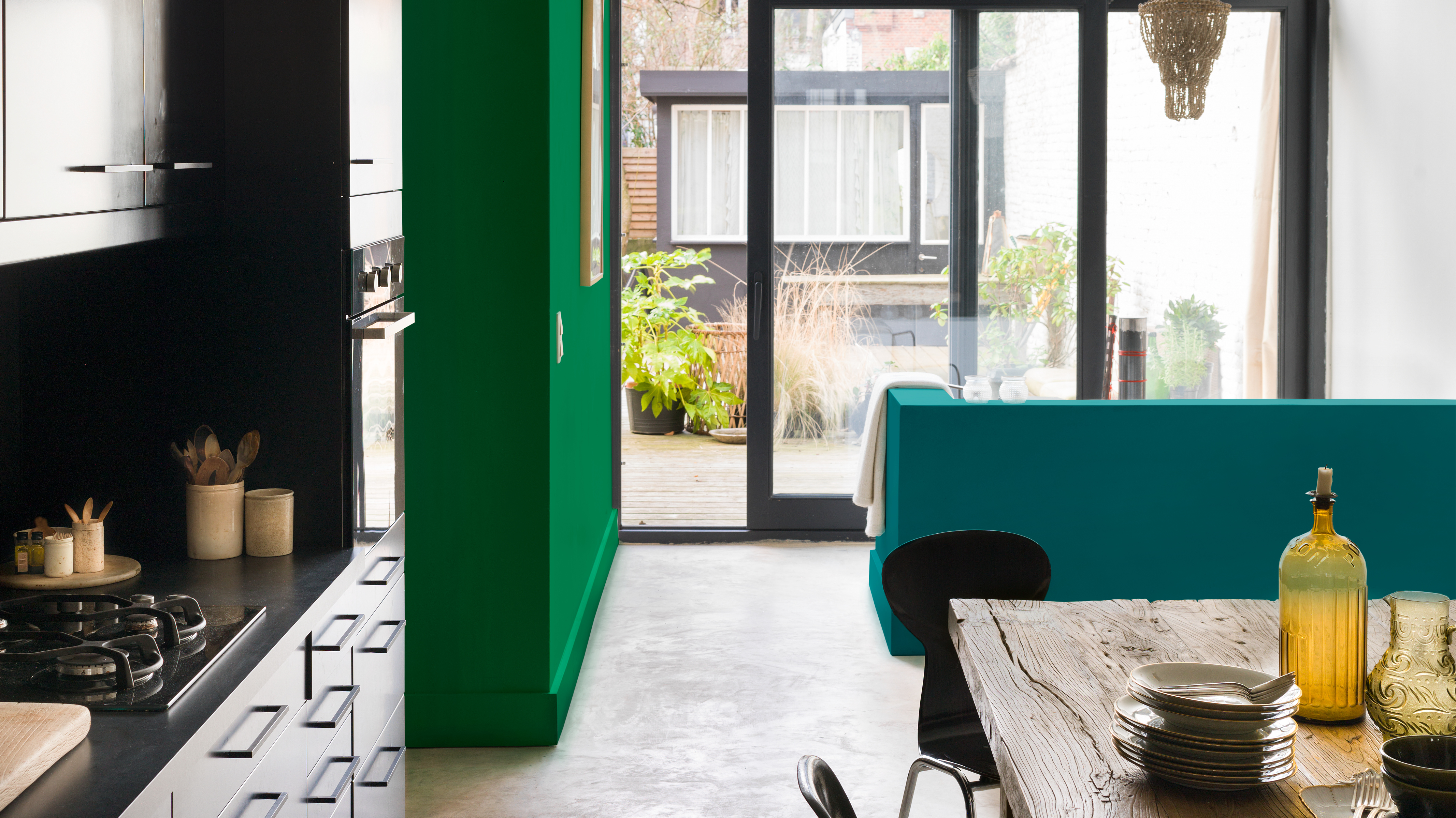 6.3 Une cuisine ouverte avec un mur vert Le moyen le plus simple de créer une pièce ouverte harmonieuse consiste à choisir une ou deux couleurs et à les utiliser dans différentes nuances.
