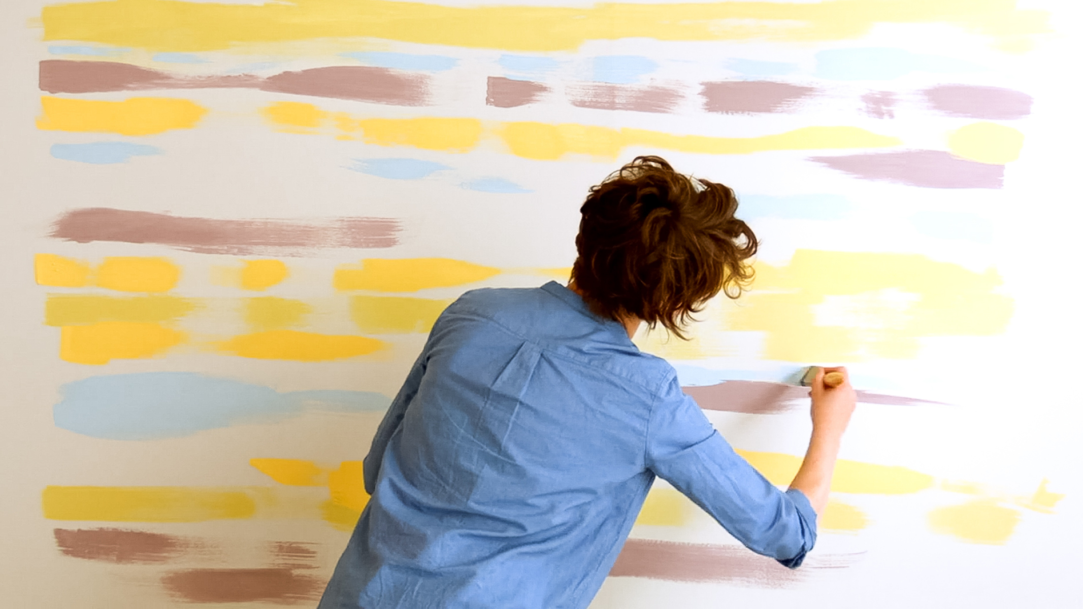 7.6 Un mur de contraste avec des lignes irrégulières Si vous aimez les rayures, mais avez envie de quelque chose d’un peu différent, cassez les codes !
