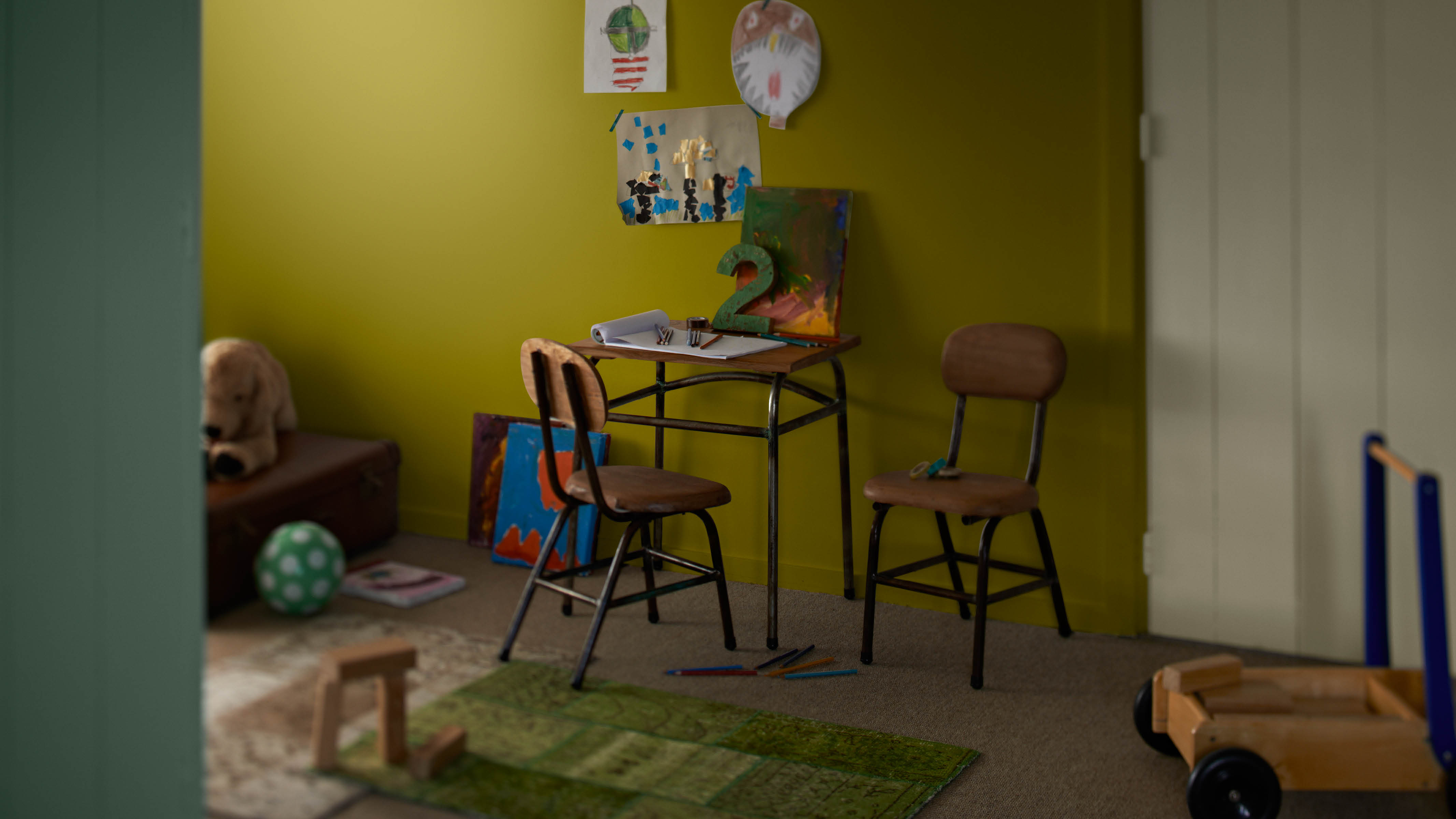 Vert Le vert est la couleur idéale pour une chambre à coucher de bébé versatile. Elle est suffisamment apaisante pour favoriser le sommeil et suffisamment énergisante pour favoriser la concentration.