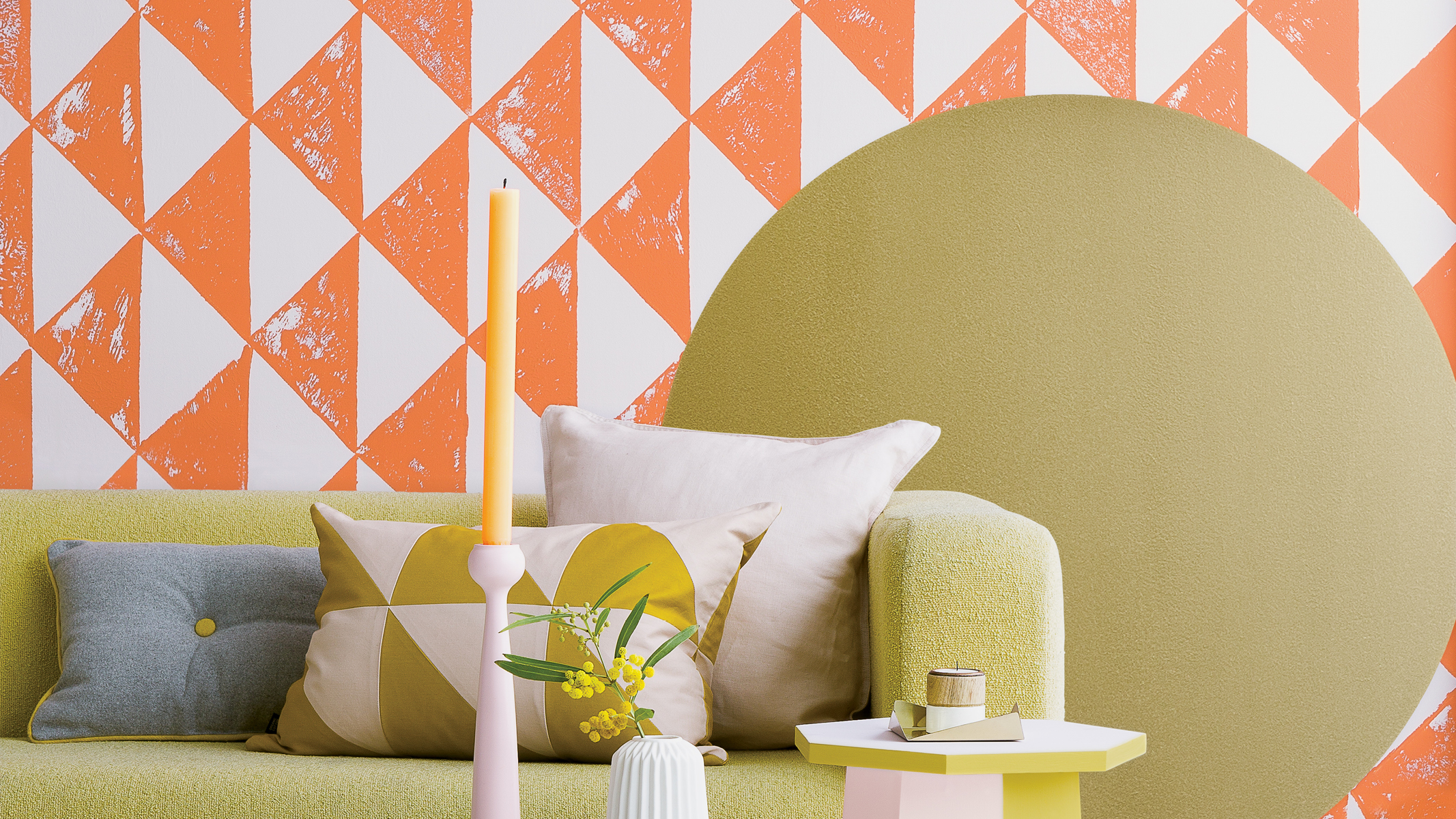 7.2 Optez pour un effet graphique Ces losanges graphiques donnent le sentiment d’un salon ordonné et ludique à la fois, même si cette idée de décoration est à déconseiller aux âmes sensibles.