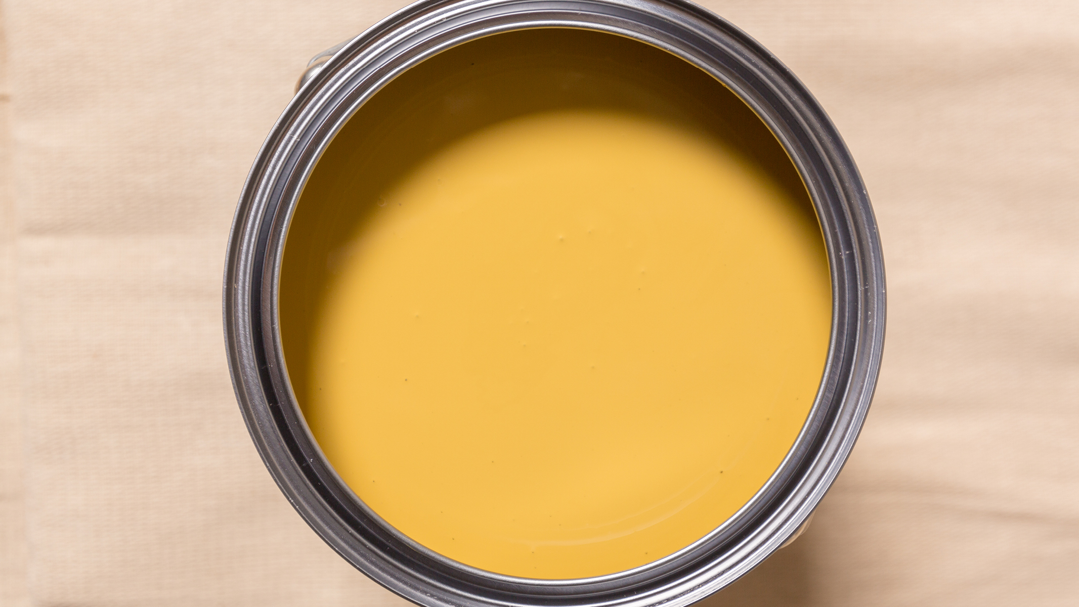 9.5 Toutes les peintures Dulux Valentine ont une faible teneur en COV Faites un geste pour la planète et choisissez une peinture à l’eau à faible teneur en COV (composés organiques volatils), qui contient moins de solvants qu’une peinture à l’huile, un critère de choix pour les décorateurs soucieux de l’environnement.