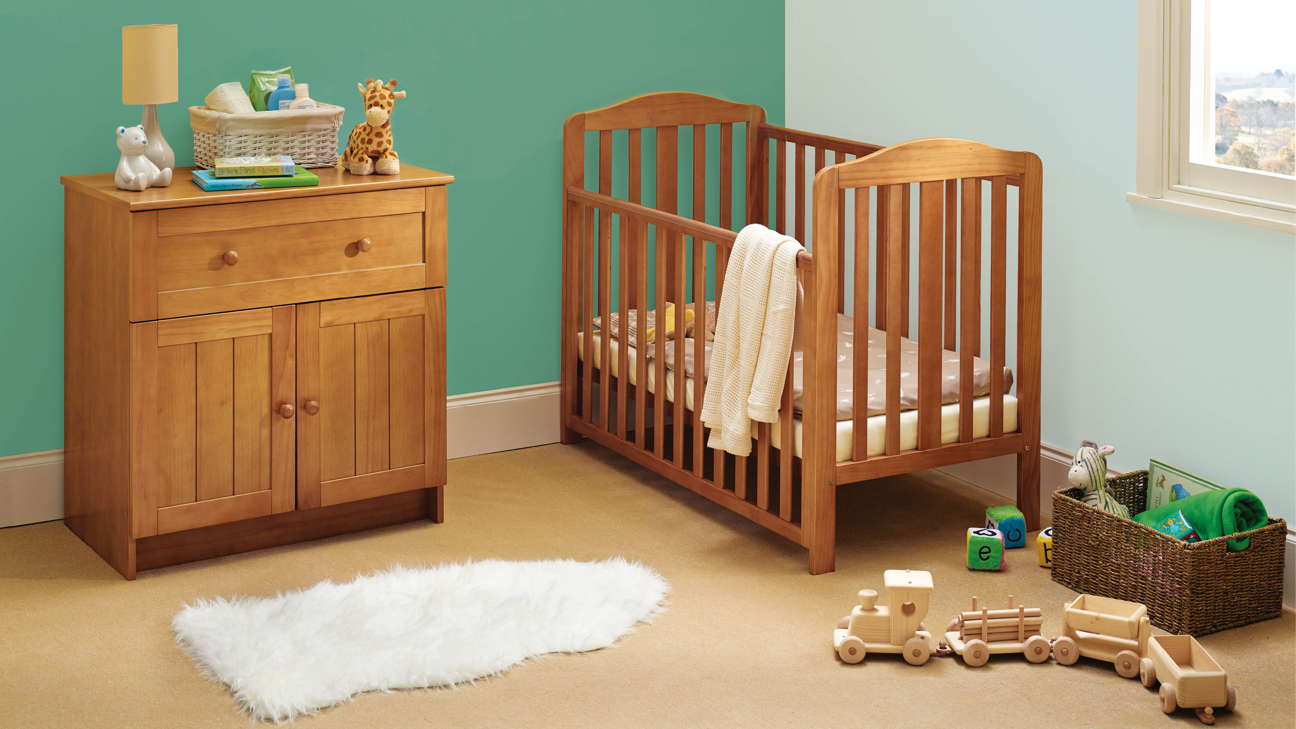 Une chambre de bébé inspirée de la nature Apportez une touche de verdure en choisissant une décoration sur le thème de la nature ou de la forêt pour la chambre de votre bébé.