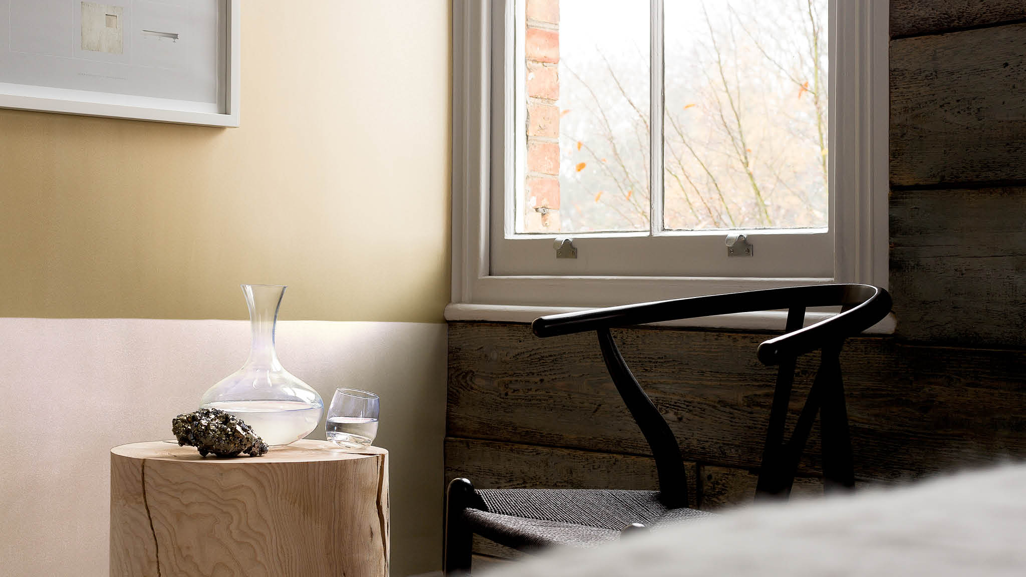 2.6 Une chambre or et rose pâle Si vous aimez le style scandinave, vous ne pouvez pas vous tromper en associant l’or et une jolie couleur froide comme le rose pâle.